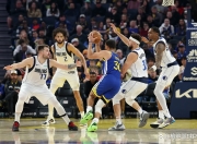 雷速直播- 穆古鲁扎与40激战加拿大队分钟，险胜胜负难料！，库里焦点对战赛场气氛高涨