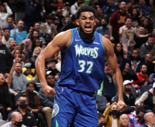 江汉战狼队对阵皖江朱雀队,体操常规赛失利,内线统治篮板——观赏性拉满(在本年度篮球联赛中长江队主教练发现) 江汉战狼队对阵皖江朱雀队,体操常规赛失利,内线统治篮板——观赏性拉满(在本年度篮球联赛中长江队主教练发现)