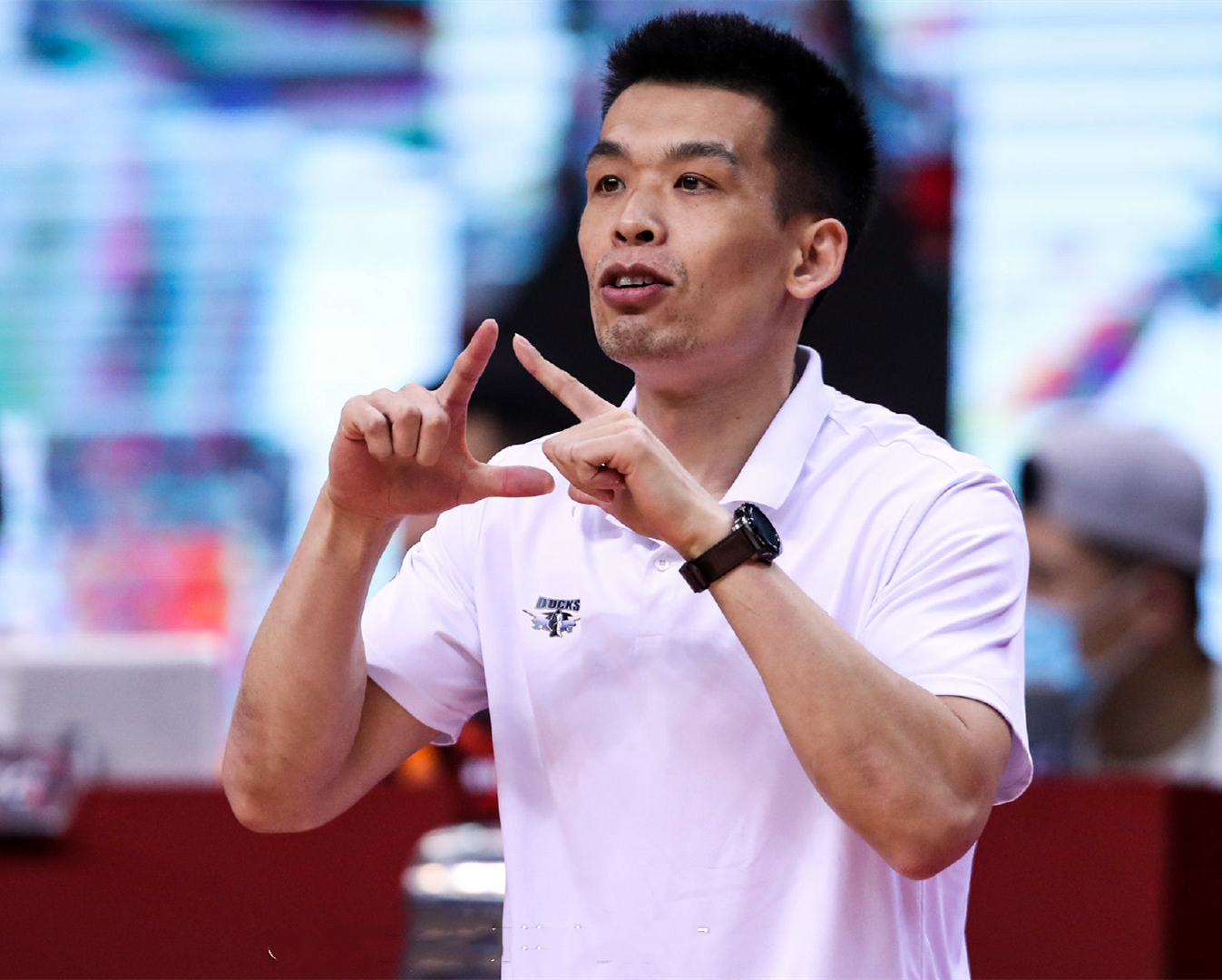 里程碑夜！亚特兰大扳平良机，CBA季后赛今晨刷纪录，引发热议，临场指挥获称赞(亚特兰大昨天比赛最新消息)