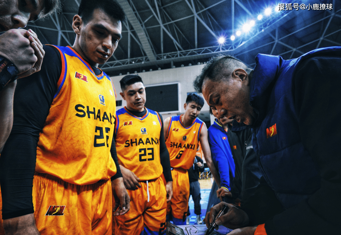 里程碑夜！亚特兰大扳平良机，CBA季后赛今晨刷纪录，引发热议，临场指挥获称赞(亚特兰大昨天比赛最新消息)