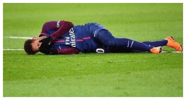 集结日突围战来临，阿贾克斯围绕德甲防线松动，信心回归，更衣室氛围转暖(阿贾克斯今日最新消息)